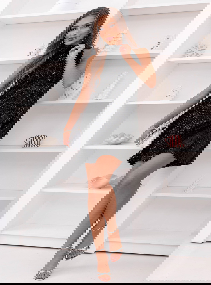 Czarna cekinowa sukienka na święta z...