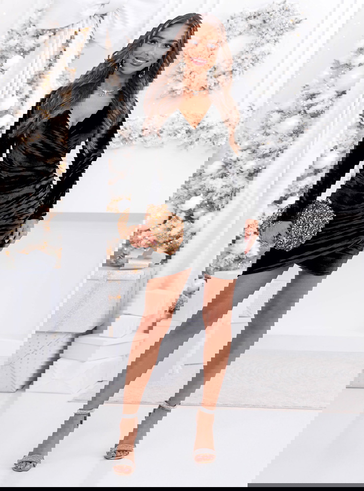 Czarna welurowa świąteczna sukienka z...