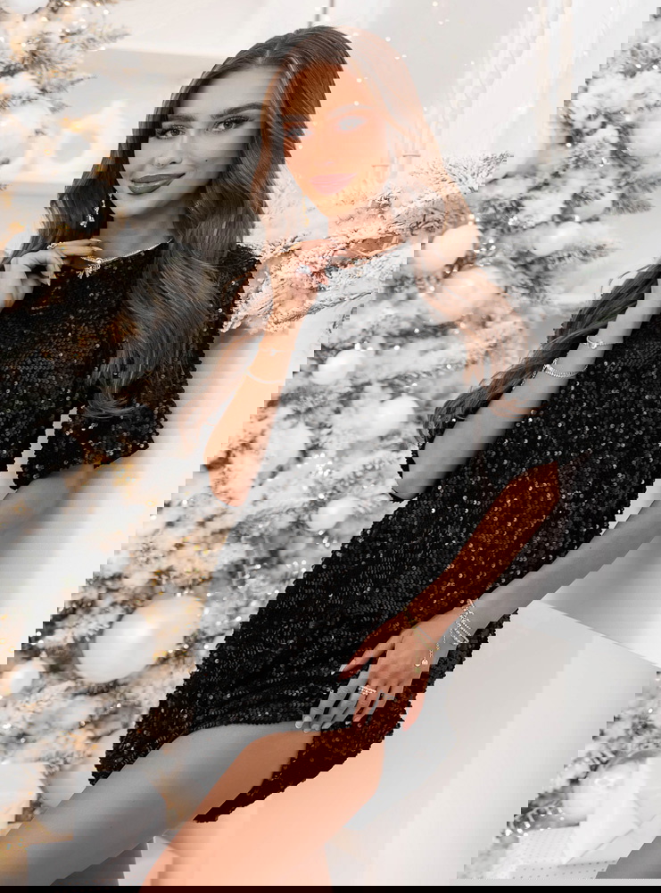 Czarna cekinowa świąteczna sukienka...