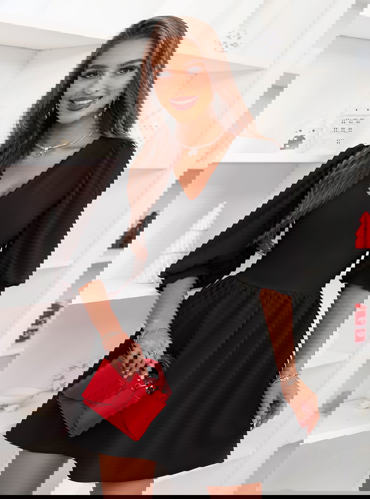 Czarna sukienka na święta z...