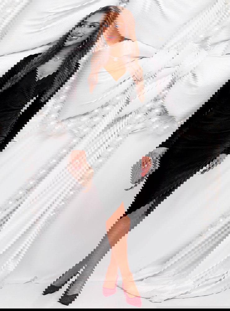 Czarna welurowa świąteczna sukienka z...