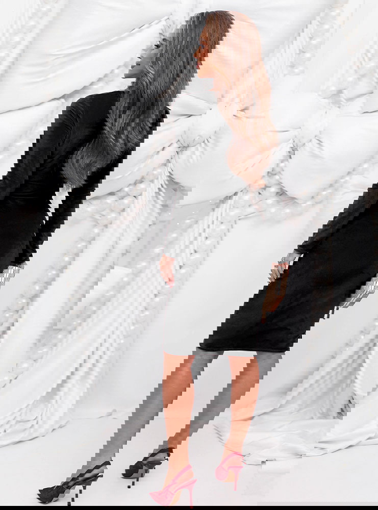 Czarna welurowa świąteczna sukienka z...