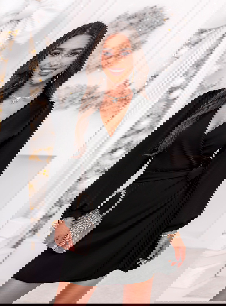 Czarna satynowa świąteczna sukienka...