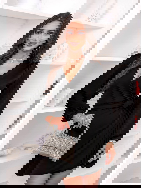 Czarna satynowa świąteczna...