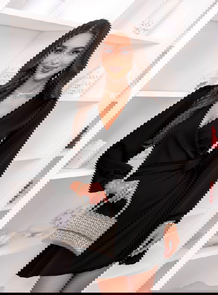 Czarna satynowa świąteczna sukienka...