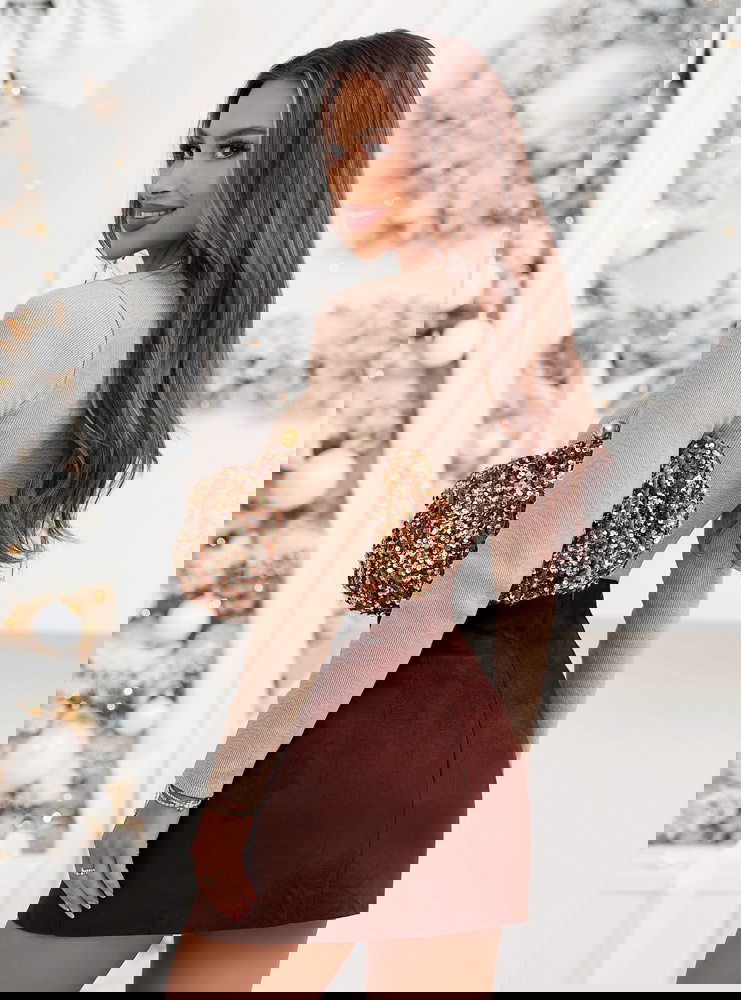 Beżowa prążkowana bluzka z dekoltem w...