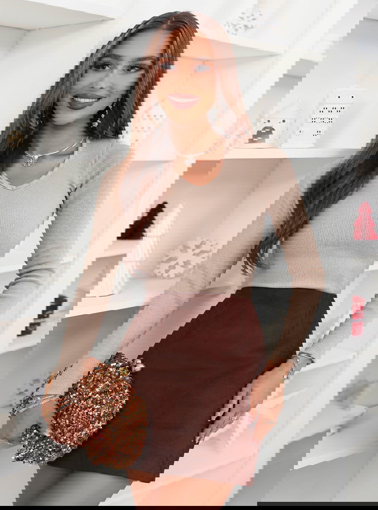 Beżowa prążkowana bluzka z dekoltem w...