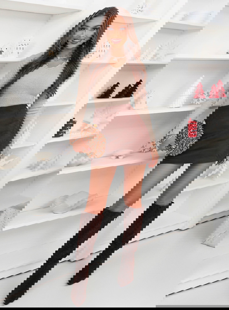 Beżowa prążkowana bluzka z dekoltem w...