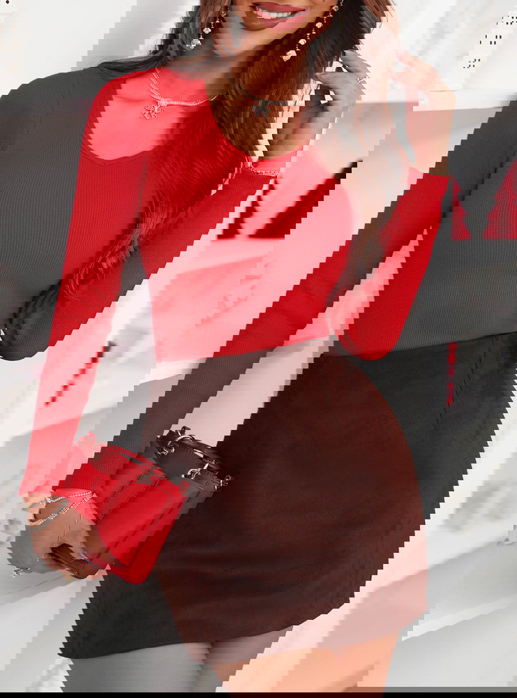 Malinowa prążkowana bluzka z dekoltem...