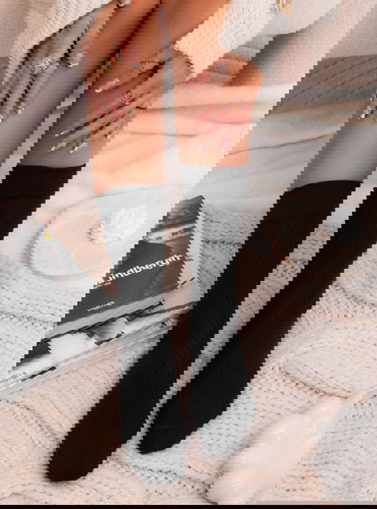 Czarne długie skarpetki w prążek Bronka