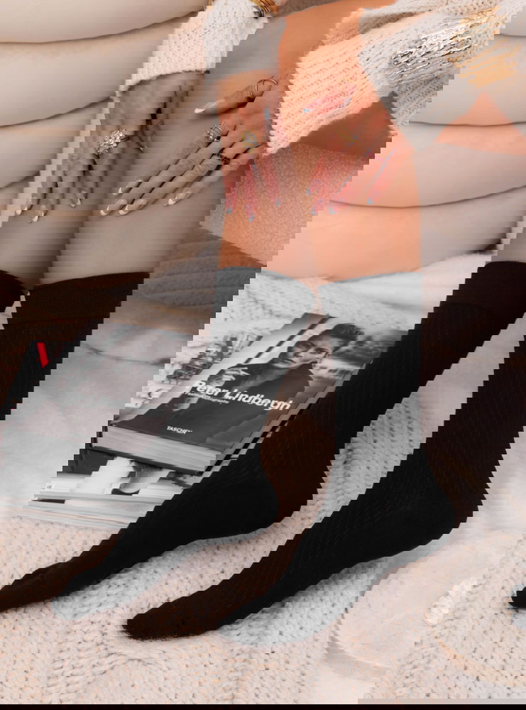 Czarne długie skarpetki w prążek Bronka