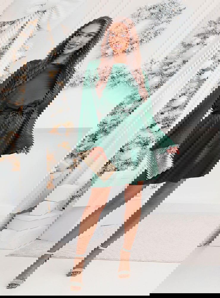 Atłasowa sukienka na święta z paskiem...