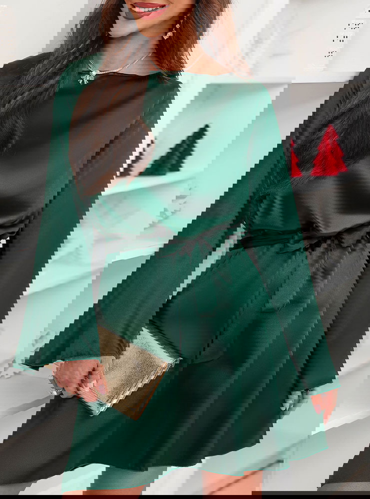 Atłasowa sukienka na święta z paskiem...