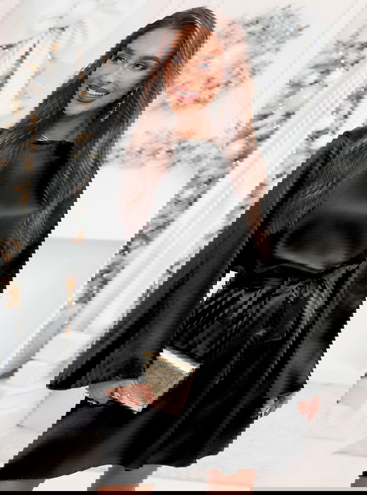 Czarna atłasowa sukienka na święta z...