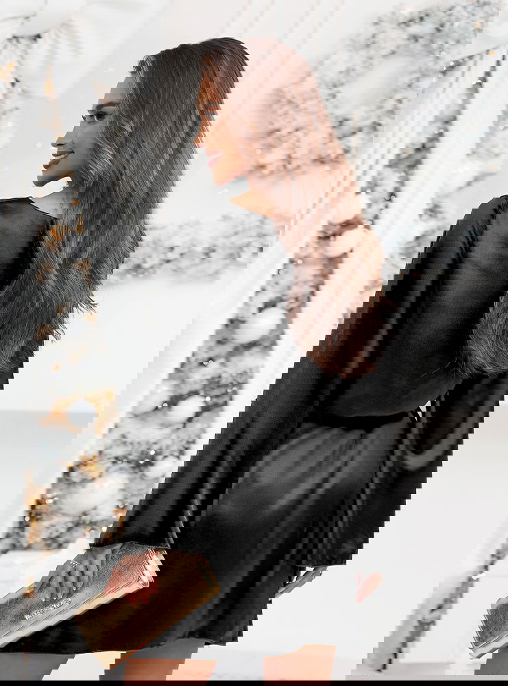 Czarna atłasowa sukienka na święta z...