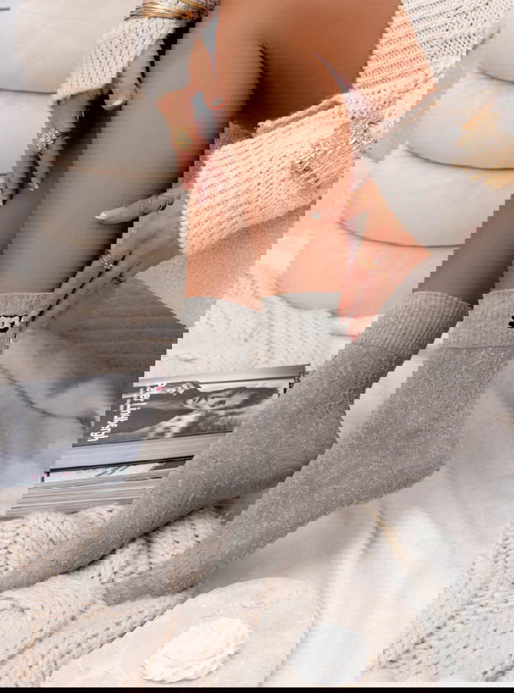 Szare damskie skarpetki z ozdobną...