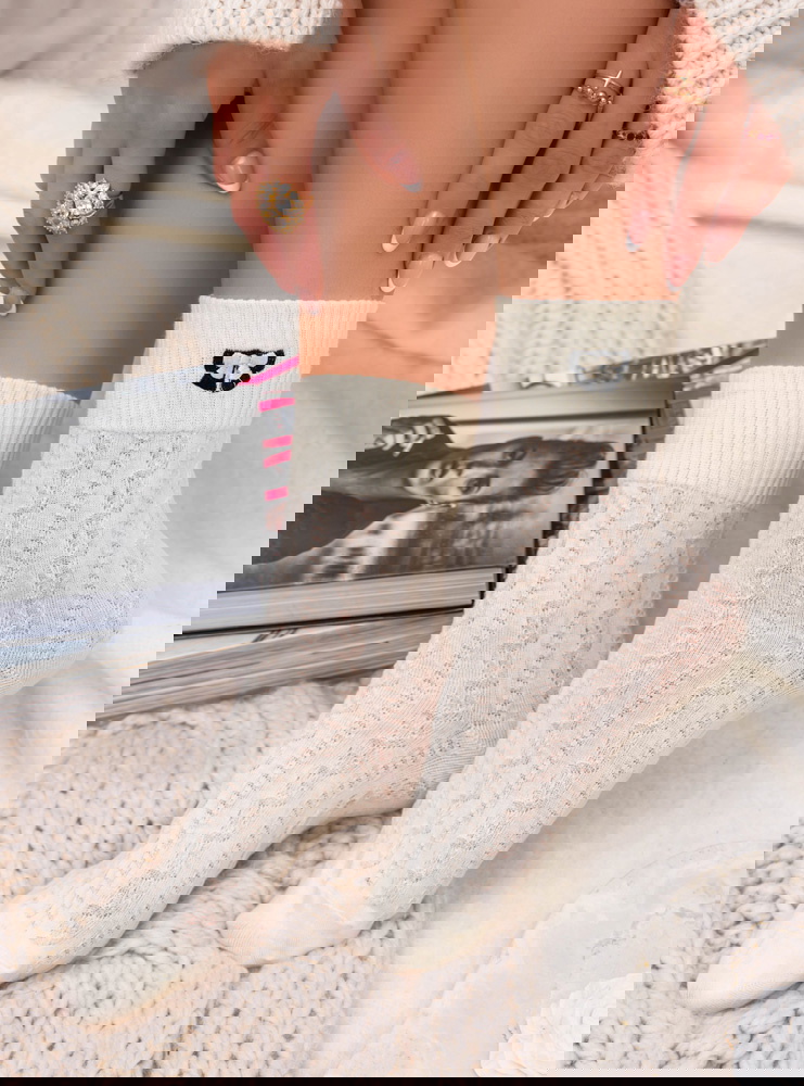 Damskie skarpetki z ozdobną naszywką...