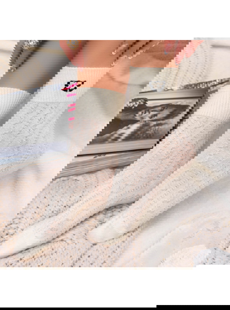 Damskie skarpetki z ozdobną naszywką...