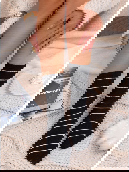 Czarne skarpetki w paski...