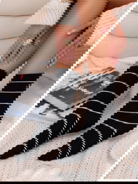 Czarne skarpetki w paski... 2