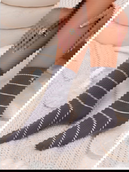 Grafitowe skarpetki w paski...