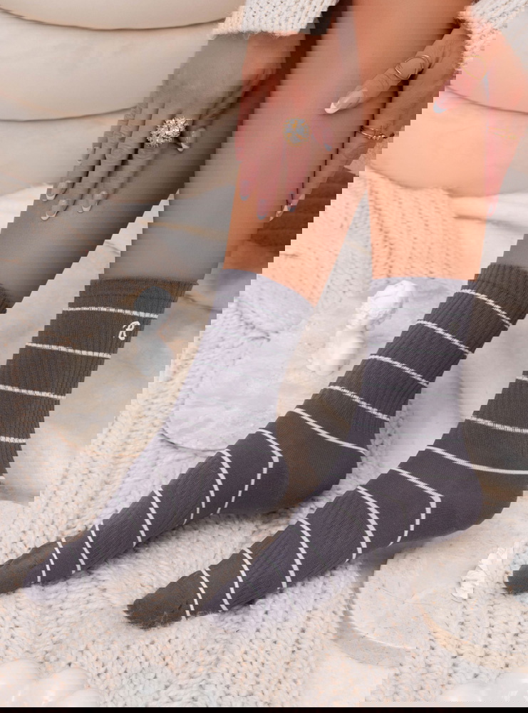 Grafitowe skarpetki w paski Kennocha