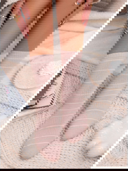 Pudrowe skarpetki w paski... 2