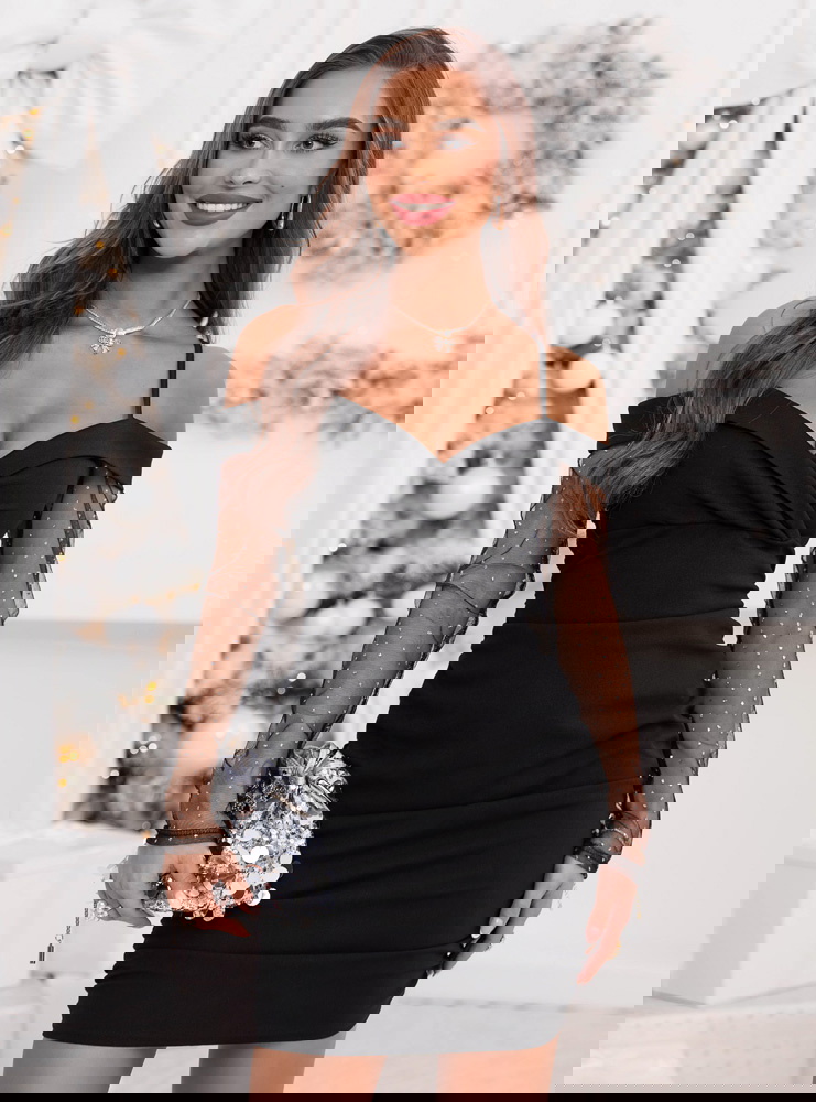 Czarna sukienka na święta z tiulowymi...