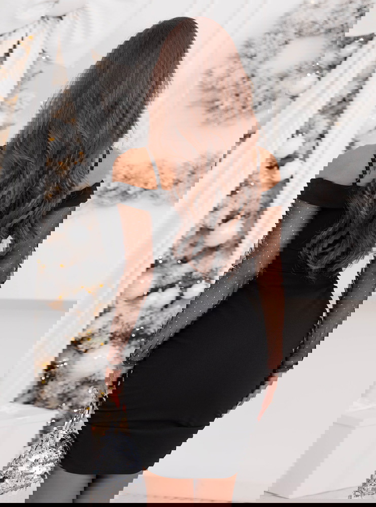 Czarna sukienka na święta z tiulowymi...