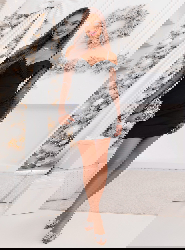 Czarna sukienka na święta z tiulowymi...