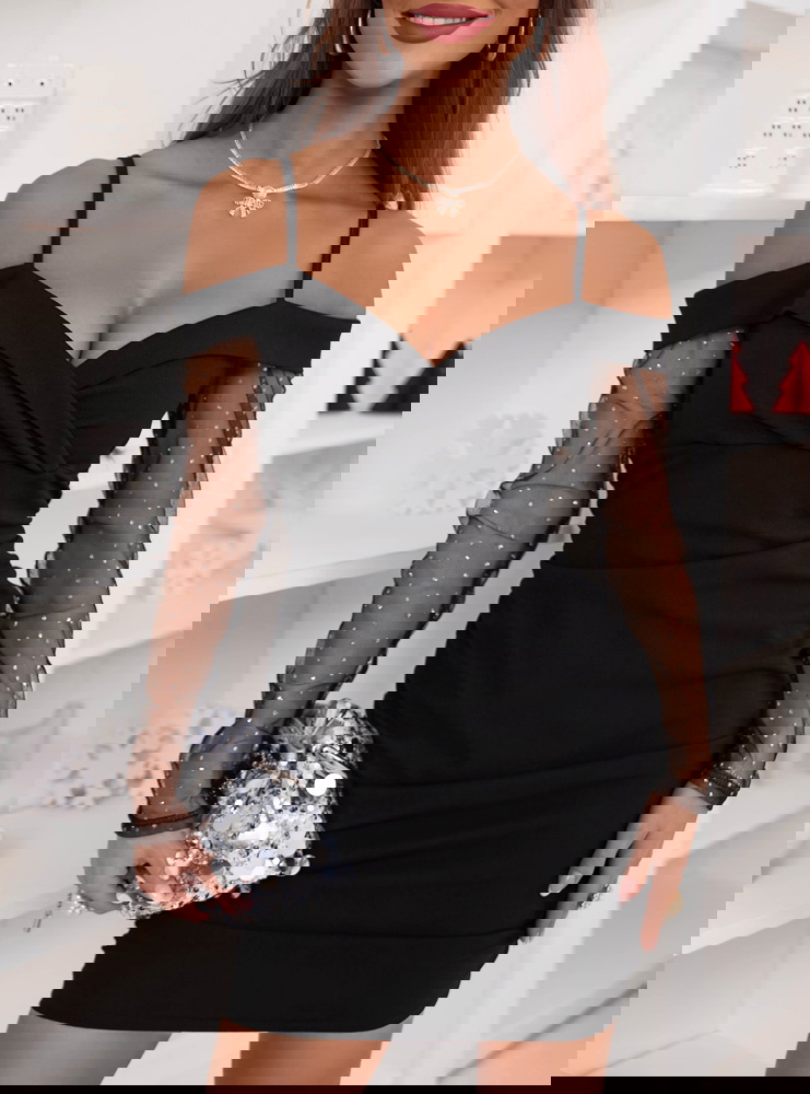 Czarna sukienka na święta z tiulowymi...