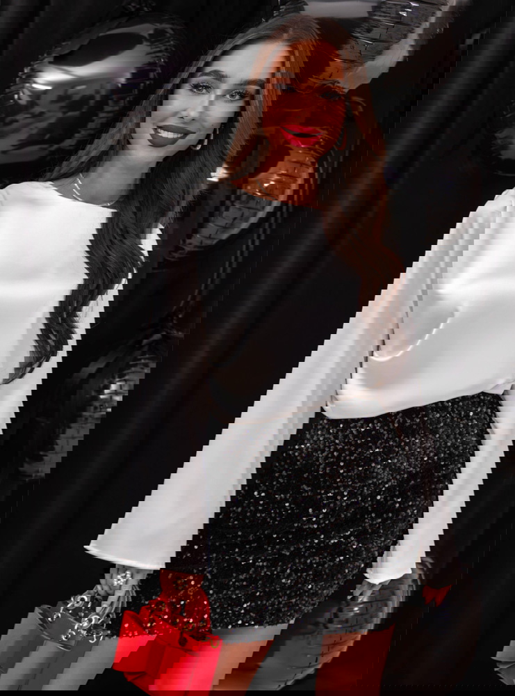 Biała satynowa bluzka na święta z...