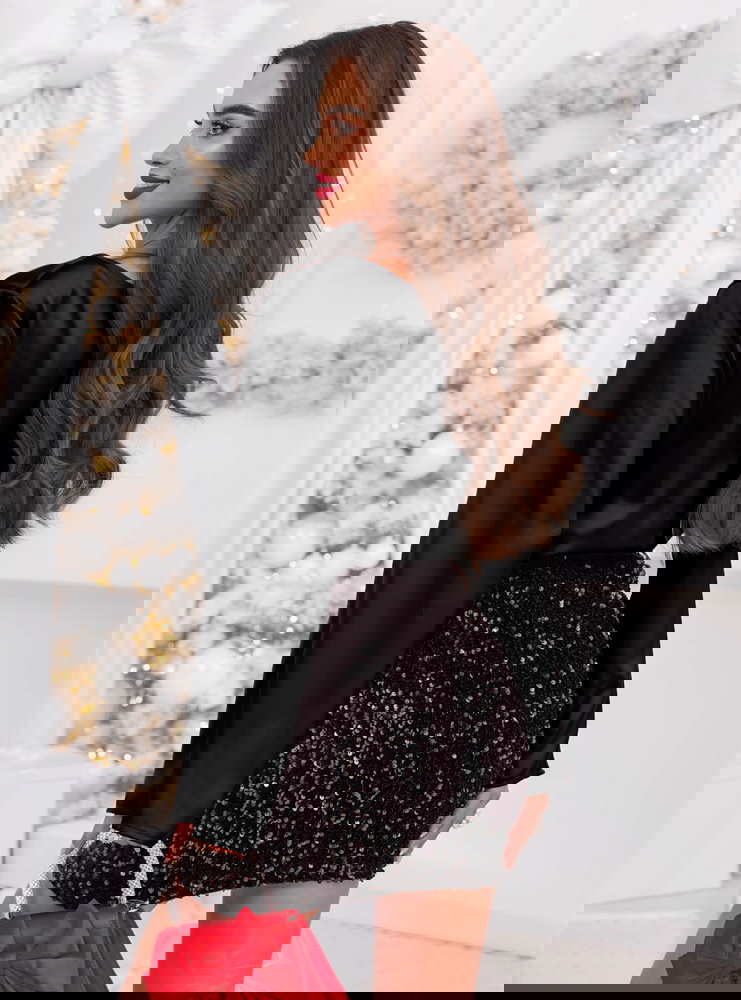 Czarna satynowa bluzka na święta z...