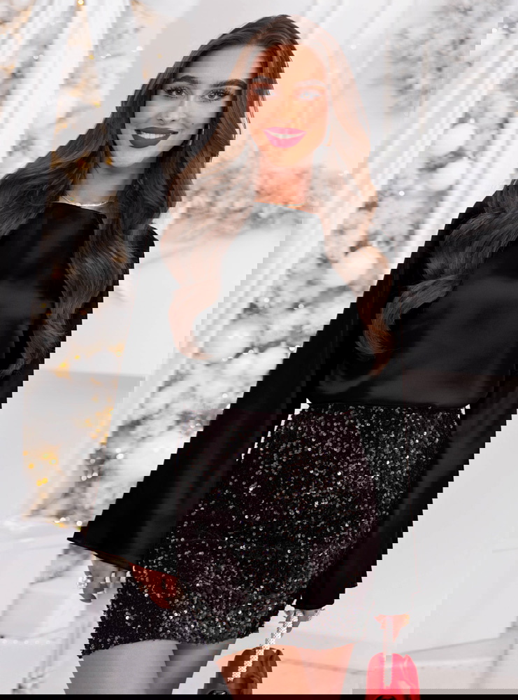 Czarna satynowa bluzka na święta z...