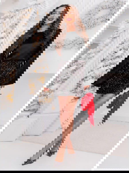 Czarna satynowa bluzka na... 2