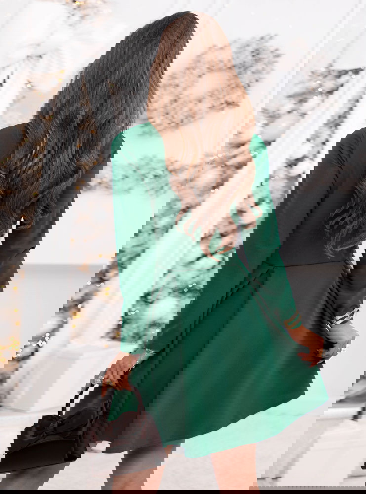 Sukienka z przekładanym dekoltem...