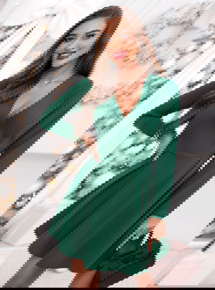 Sukienka z przekładanym dekoltem...