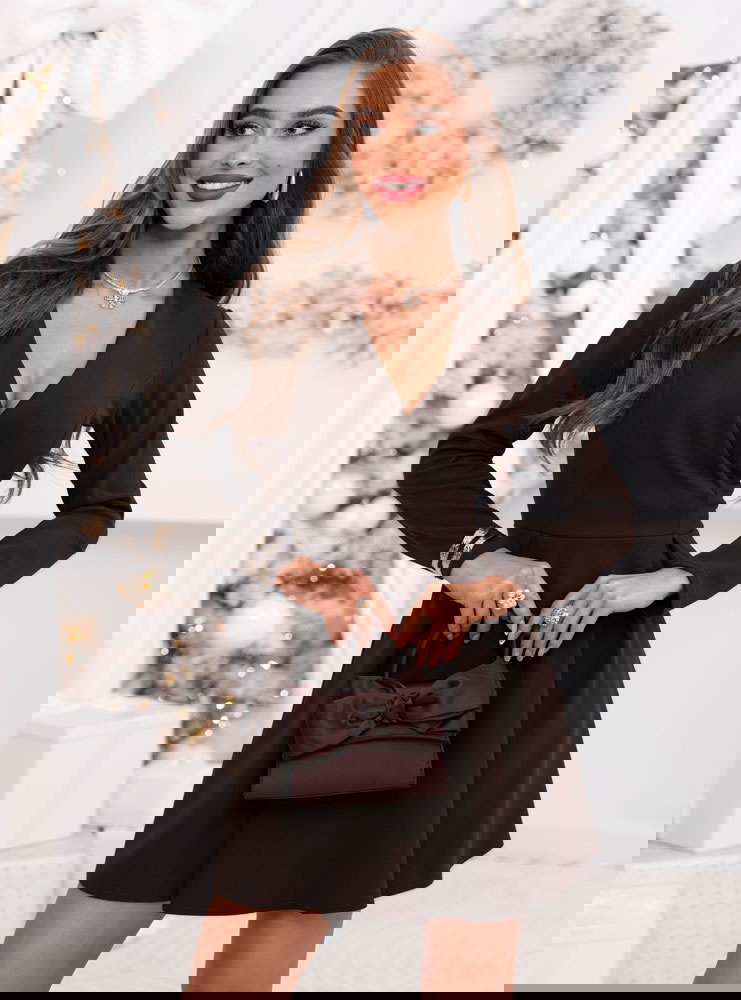 Czekoladowa sukienka z przekładanym...