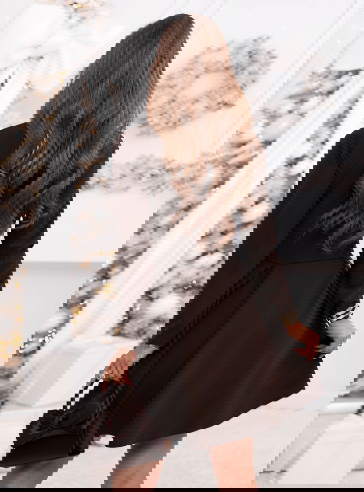 Czekoladowa sukienka z przekładanym...