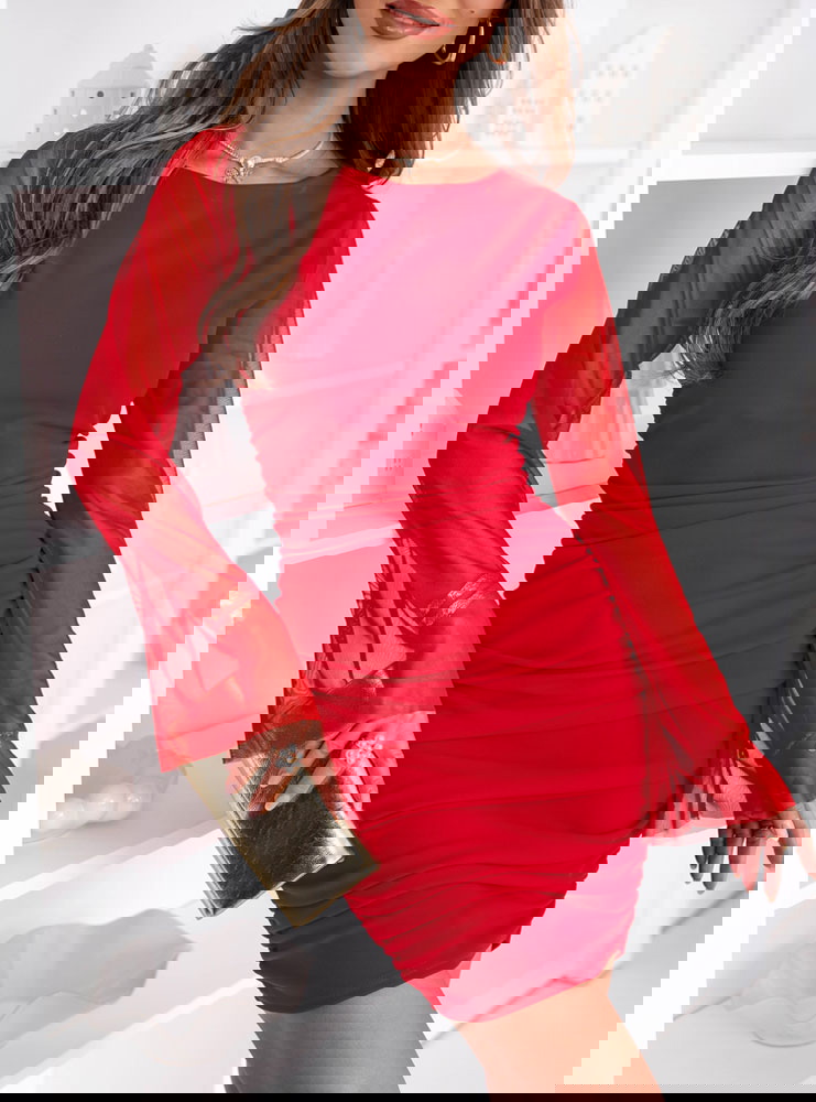 Malinowa dopasowana sukienka na...