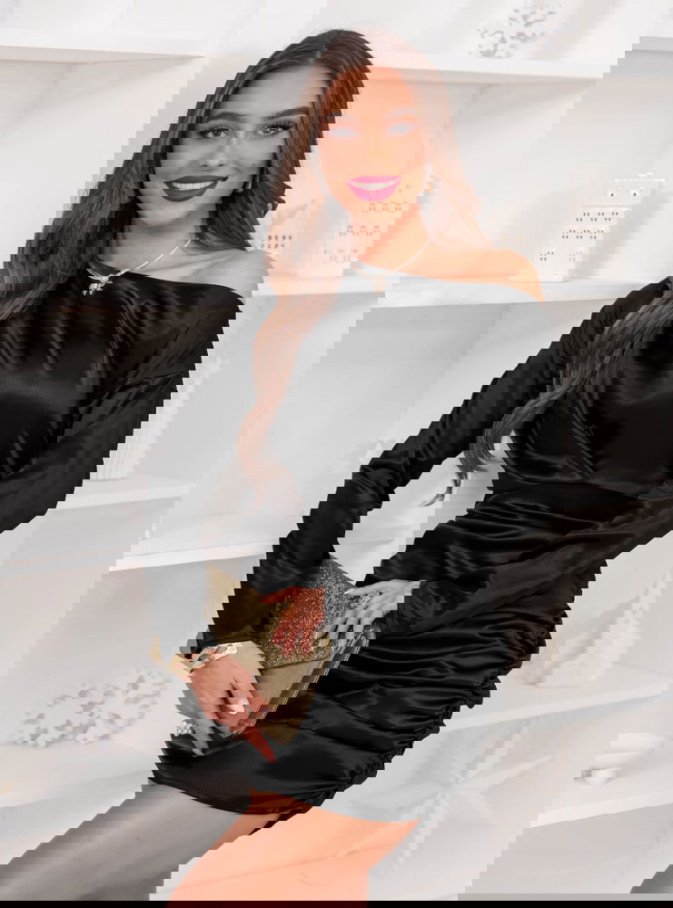 Czarna sukienka mini z odkrytym...