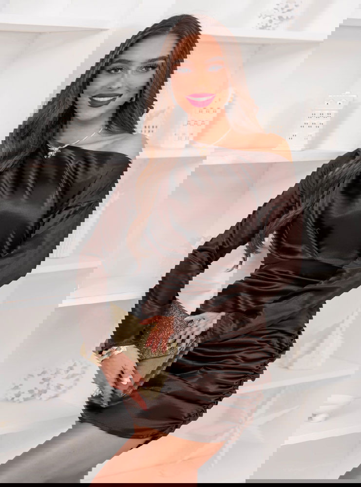 Czekoladowa sukienka mini z odkrytym...