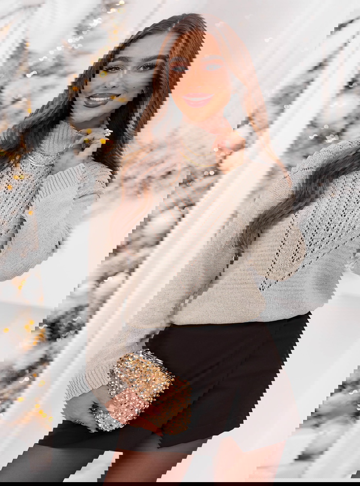 Beżowy sweter z golfem Launale