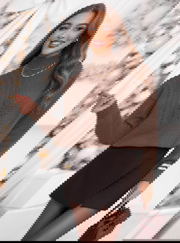 Czekoladowy sweter z golfem Launale