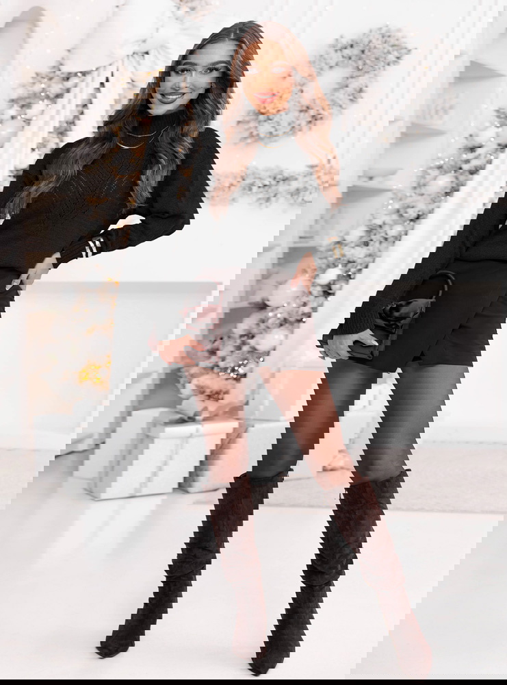 Czarny sweter z golfem Launale