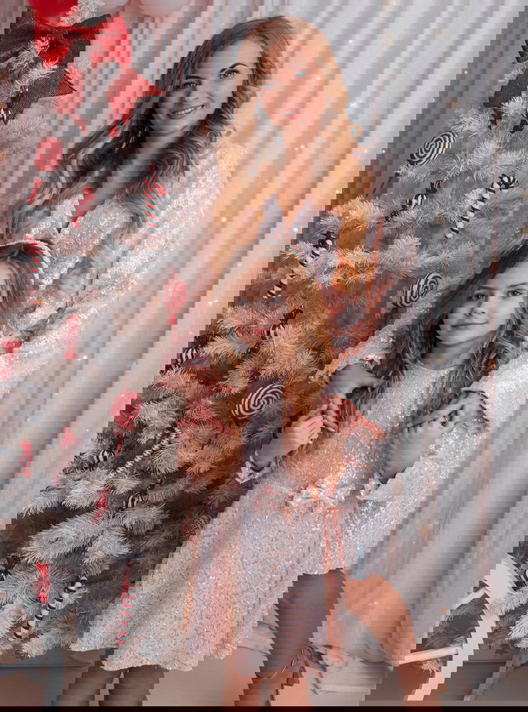 Pudrowy zestaw cekinowych sukienek...