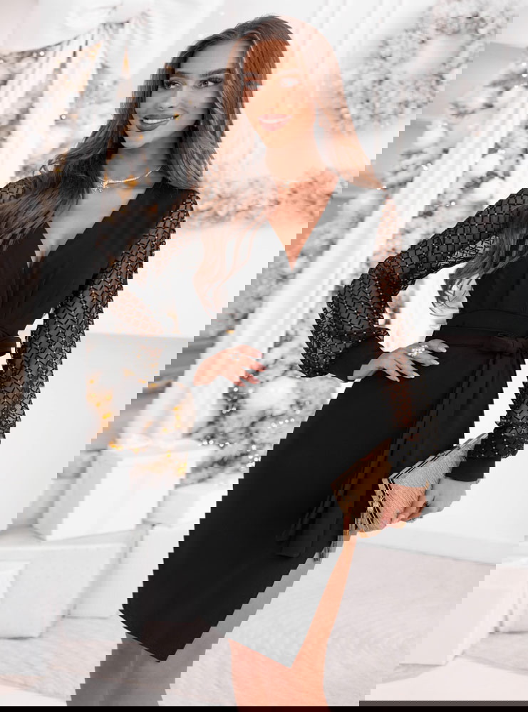 Czarna sukienka z przekładanym...