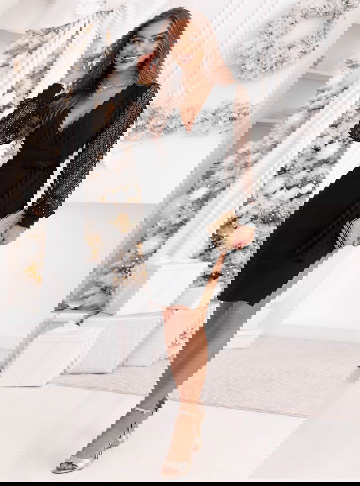 Czarna sukienka z przekładanym...