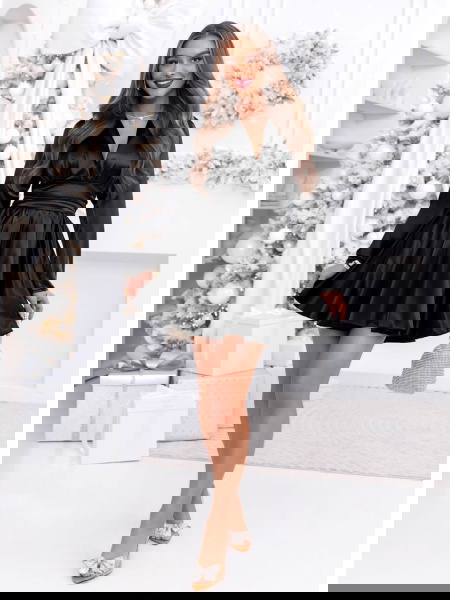 Czarna satynowa sukienka... 2