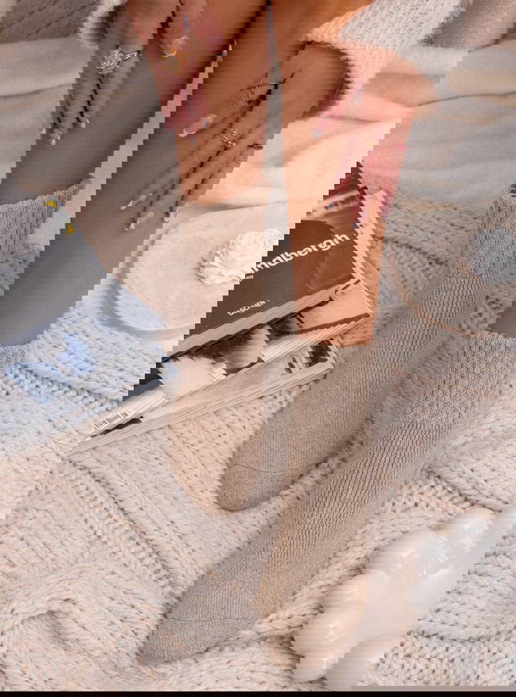 Beżowe grube ocieplane skarpetki Koriee